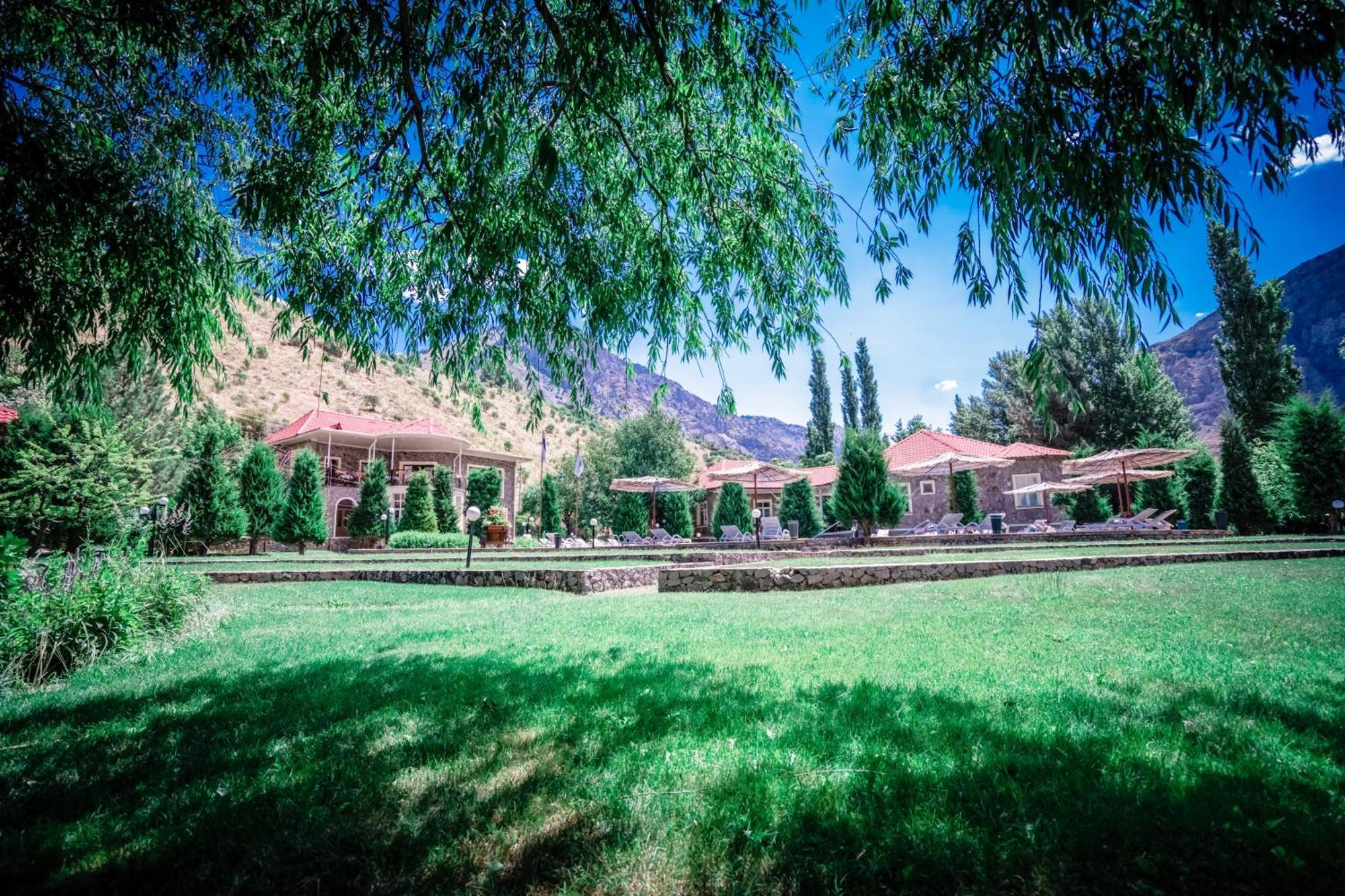 Chatcal Mountains Resort Burchmulla Extérieur photo